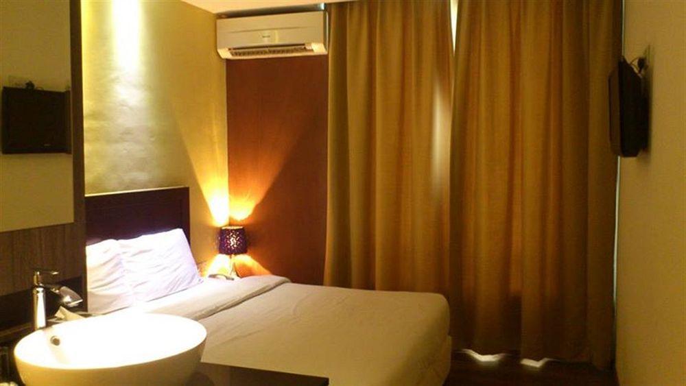 Zotel Business & Leisure Hotel 古晋 外观 照片